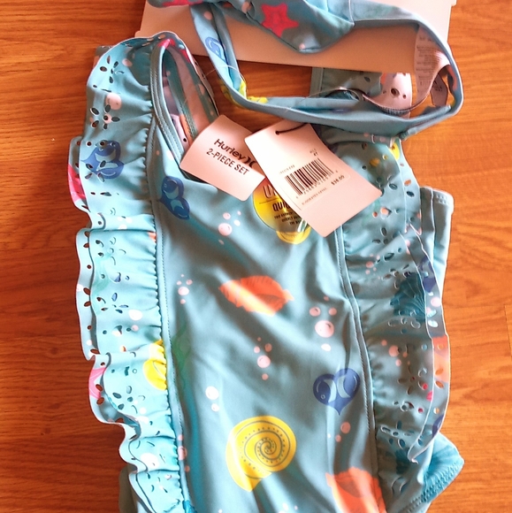 NFS.        Hurley 2 piece set, swimsuit & headband sz 3T, 4T MSRP $38 - Picture 2 of 8